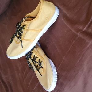Take A Walk, mustard, yellow, shoes size 8